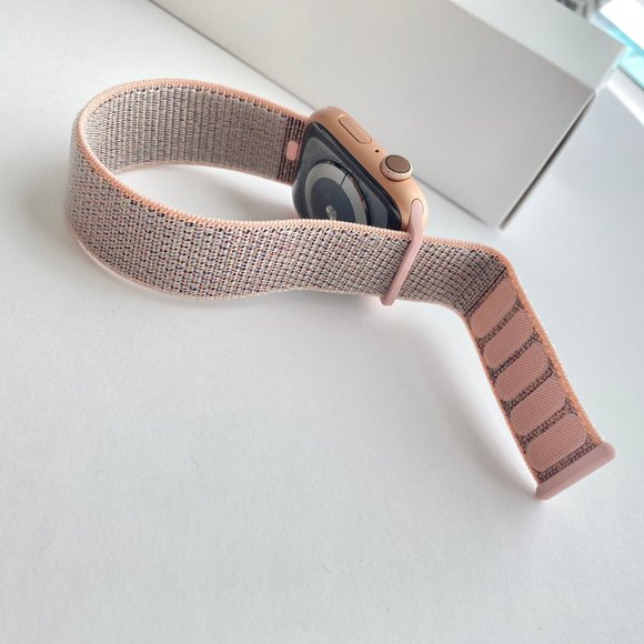 Apple Watch Series 4, Gold Aluminum Case 44mm - Picture 9 of 15